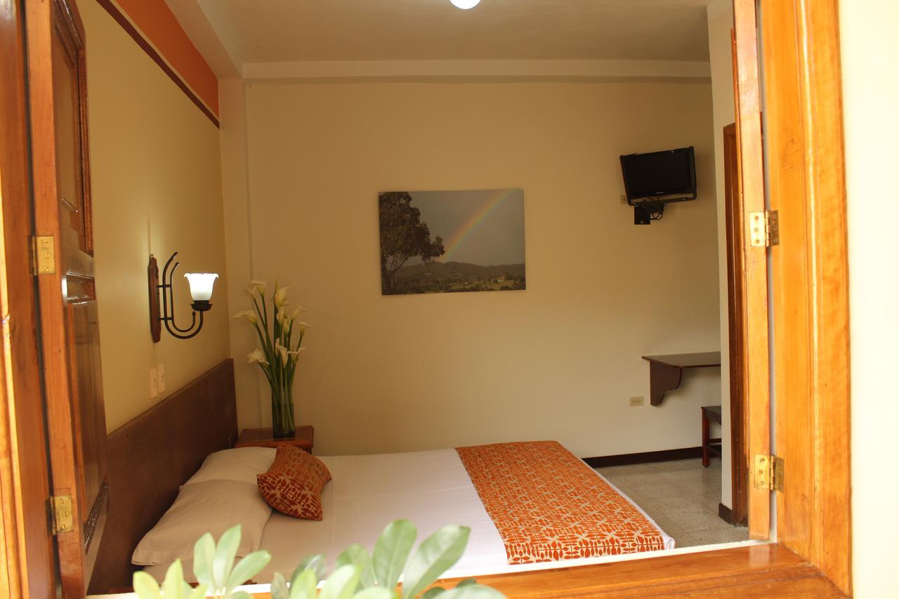 Hotel Valdivia Plaza Хардин Экстерьер фото