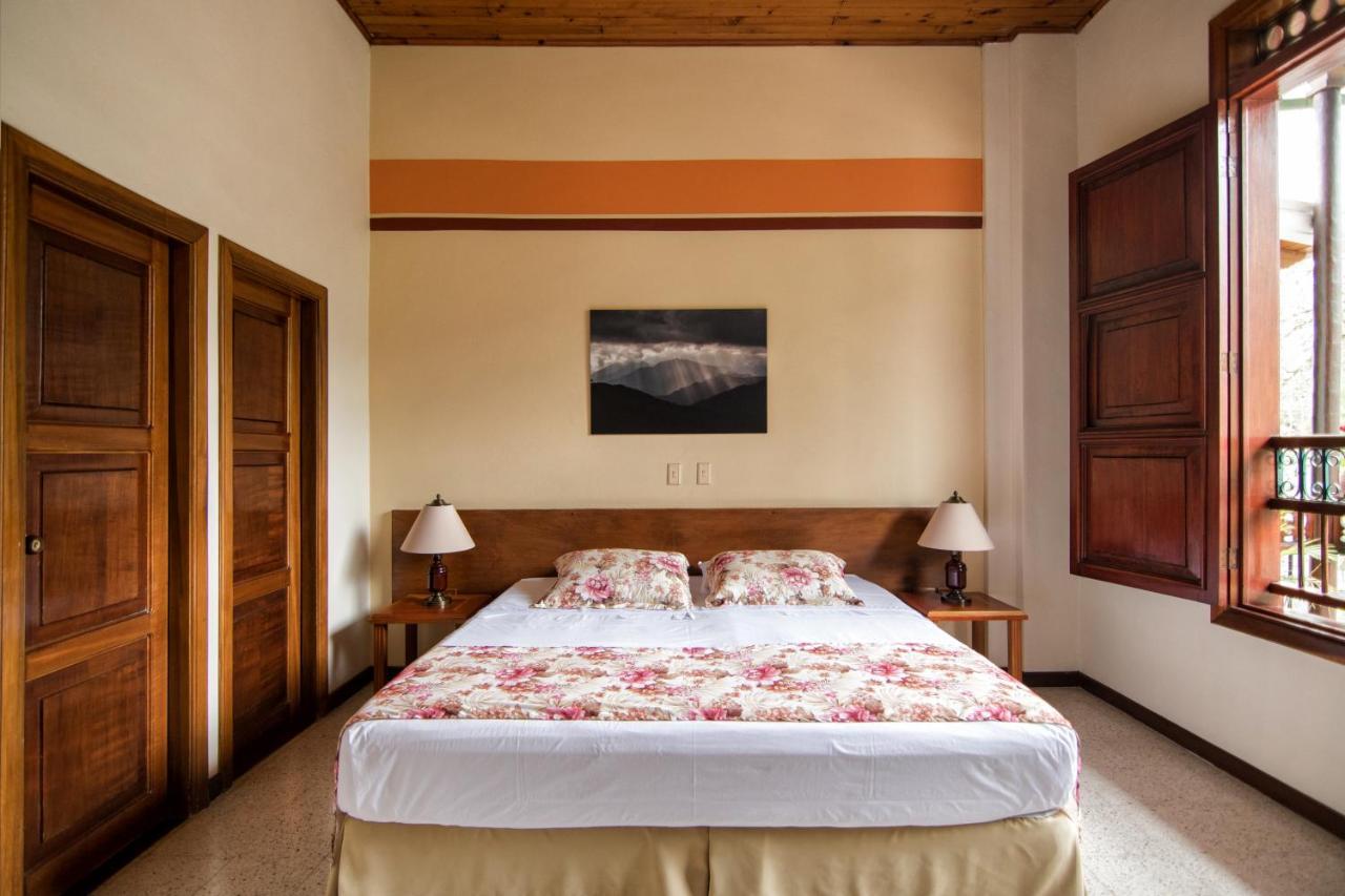 Hotel Valdivia Plaza Хардин Экстерьер фото